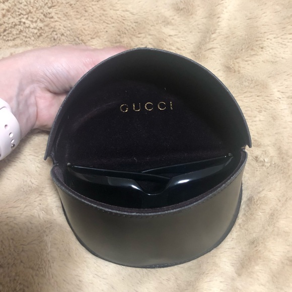 Gucci Sunglasses with Genuine Leather Case - Picture 5 of 7